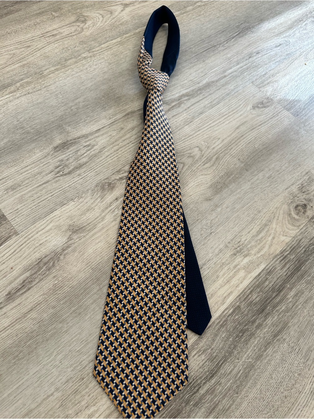 Tommy Hilfiger Navy and Tan Houndstooth Silk Tie